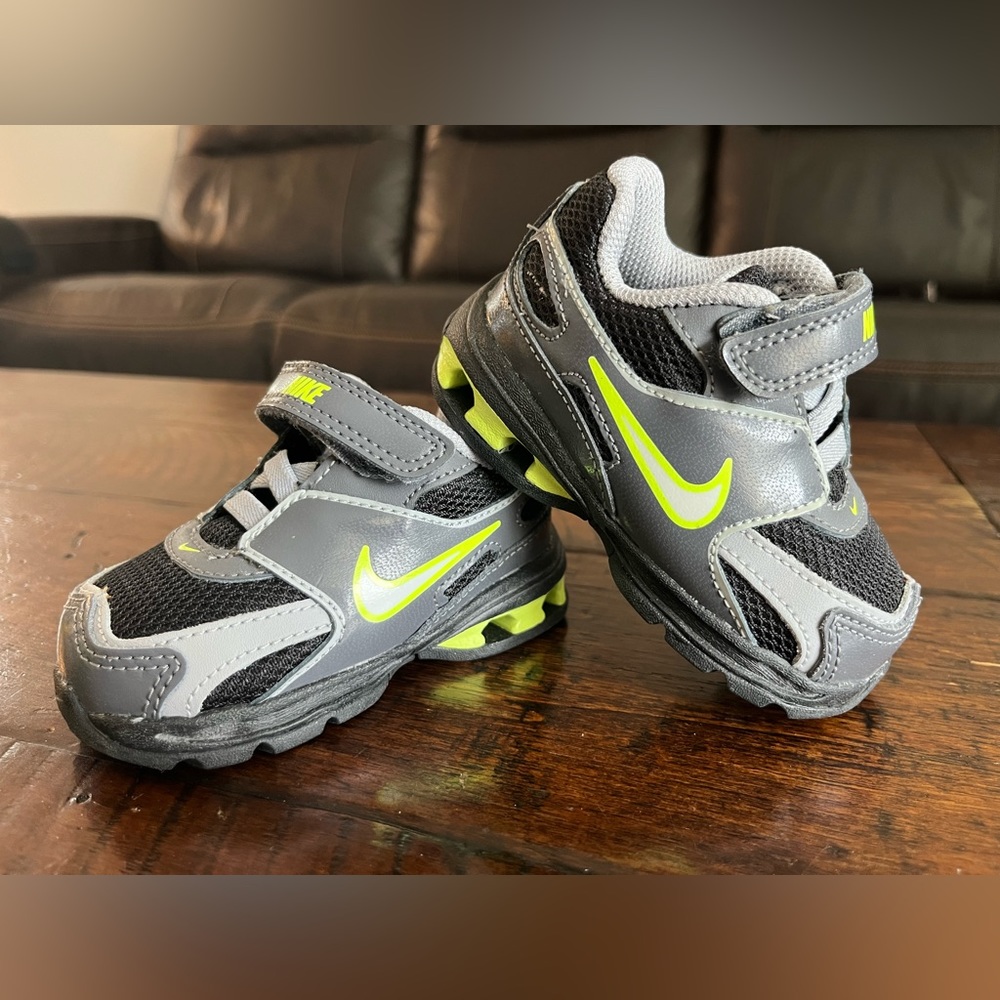 Nike shoes 4C